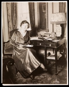 Kathleen MacDonell, n. 1914 (hopeagelatiiniprintti)